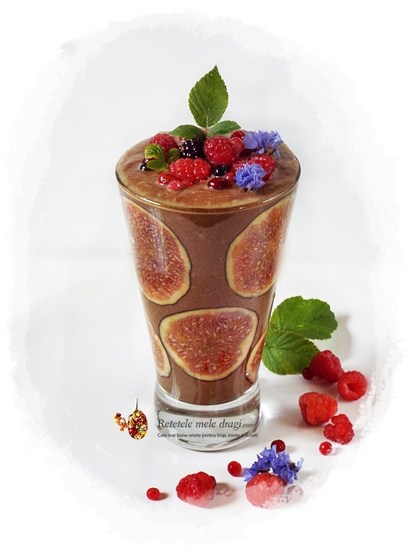 smoothie cu banane si ciocolata