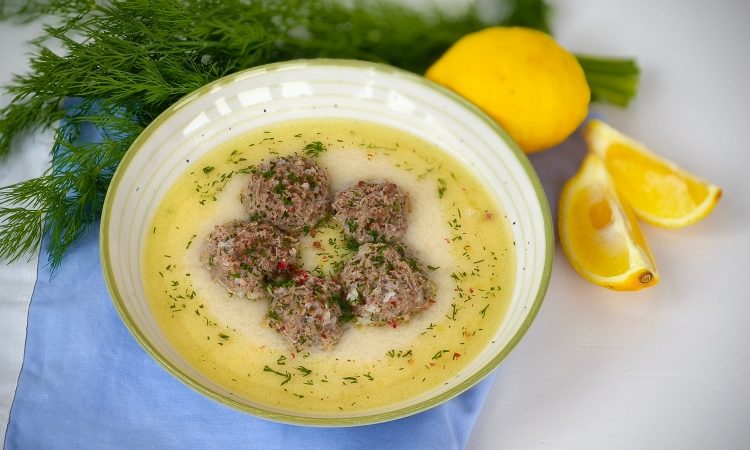 Ciorba de perisoare a la grec