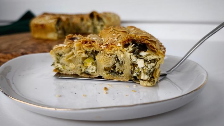 Placinta cu spanac si feta spanakopita cu foi facute in casa